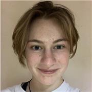 Je suis une dessinatrice de bande dessinée, j’aime partager cette passion, et en apprendre davantage sur le métier